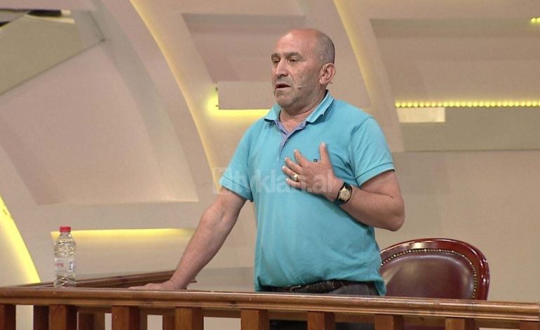 Zjarrfikësin e PUSHOJNË nga puna se shuajti flakët, i ati: Zotëri, nuk je më djali im… (VIDEO)