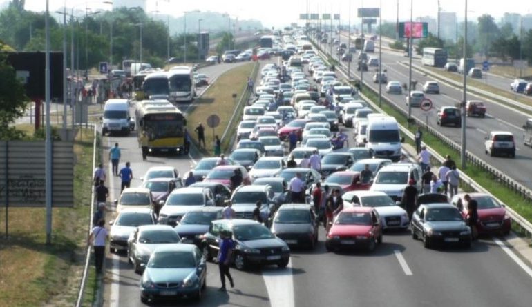 Protesta në Serbi kundër çmimeve të larta të karburanteve