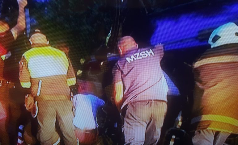 “KA NGEC NJANI NË MAKINË TASH DY ORË”/ DËSHMIA rrëqethëse nga aksidenti me 5 të plagosur