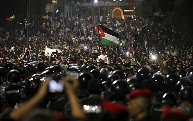 Protestat masive në Jordani, detyrojnë qeverinë të tërhiqet nga rritja e taksave