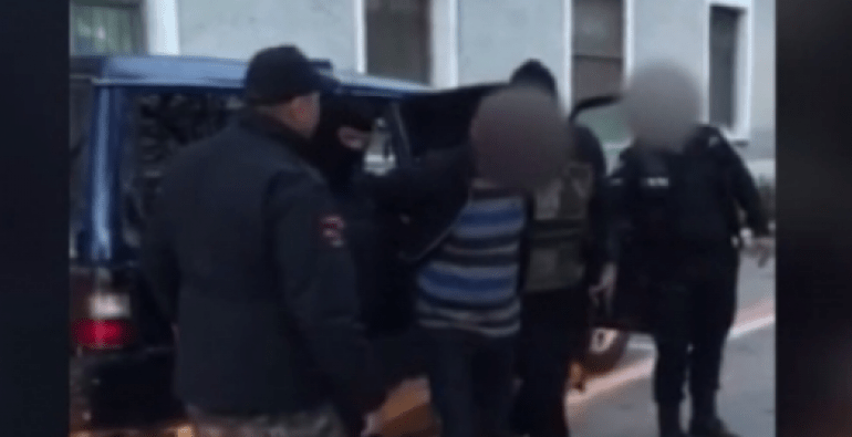 NGACMONTE SEKSUALISHT nusen e djalit dhe vajzën e tij, arrestohet “MONSTRA” në Elbasan (EMRI)