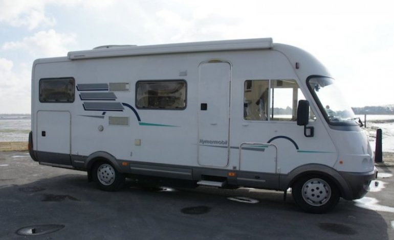 “400 KILOGRAMË DROGË NË RULOT”/ Policia kap TURISTIN ITALIAN: Kishte fshehur KANABISIN në …