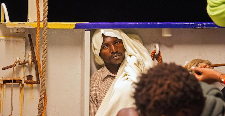 Italia “mbyll dyert”/ Emigrantet që sjellin OJQ-të nuk duhet t’u…