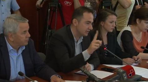 PLAS TEK SHËNDETËSIA/ Deputeti i PD akuzë të fortë: Pronari i “Toyota Yaris” ka imunitet nga policia
