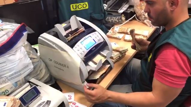 OPERACIONI POLICOR NË SPANJË/ Ja si i numërojnë 8 MILIONË euro grupi i hetimit (VIDEO)