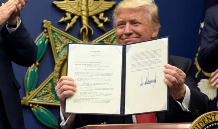 Gjykata Supreme mbështet vendimin e Trump për ndalimin e udhëtarëve nga vendet myslimane