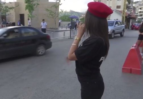 Police me pantallona të shkurtra, strategjia e Libanit për të tërhequr turistë (VIDEO)