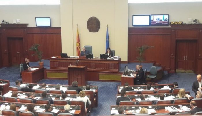 Kuvendi i Maqedonisë ratifikon fazën e parë të marrëveshjes për emrin/ Protesta në Shkup