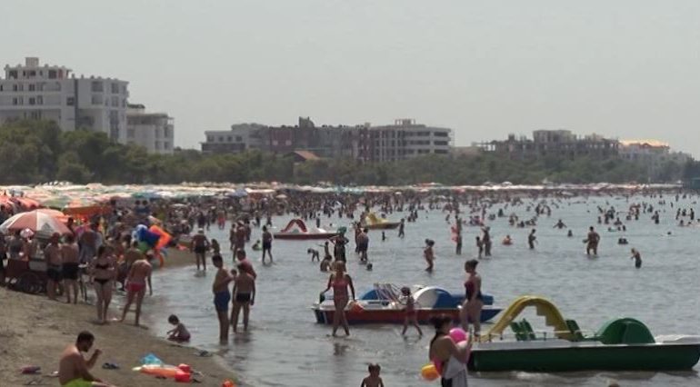 KENI PLANE PËR PLAZH SOT?/ Ja çfarë thonë Meterologët: Duhet të merrni me vete edhe…