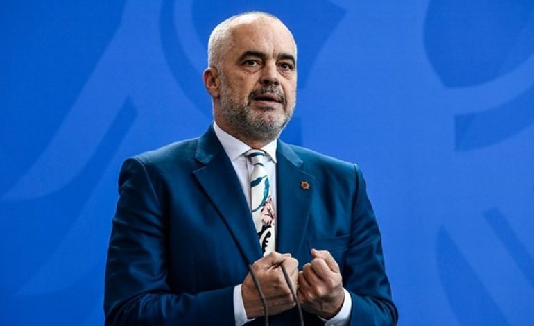 PLAS “GALLATA” NË KUVEND/ Rama-Opozitës: Pse o Zot e le budallallëkun pa kufi?!