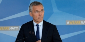 BISEDIMET PËR NEGOCIATAT/ Sekretari i NATO: Maqedonia drejt AFRIMIT të procesit