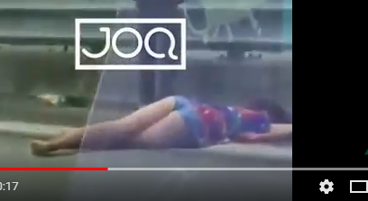 AKSIDENT NE KAVAJE/ Pamje TE RENDA, vajza e plagosur e shtrirë në anë të rrugës pa shenja jete (VIDEO)