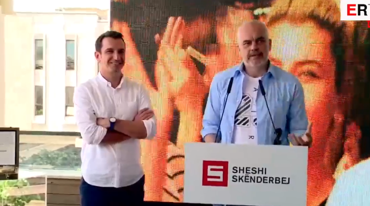600 MIJE REFUGJATE NE SHQIPERI/ Kryeministri Rama: Nuk ka asgjë të vërtetë