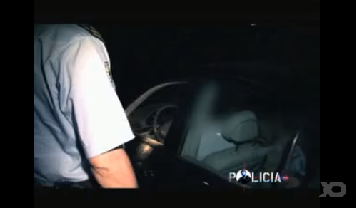 VIDEO/ Çifti shqiptar kryen marrëdhënie në makinë, policia i “KAP MAT” pas ankesave të qytetarëve