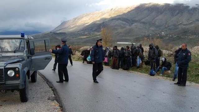 GJIROKASTER/ Po transportonte refugjatë nga Pakistani, arrestohet 21-vjeçari (EMRI)