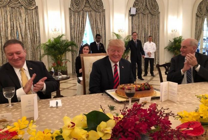 Presidenti Trump feston para kohe ditëlindjen e 72-të në Singapor