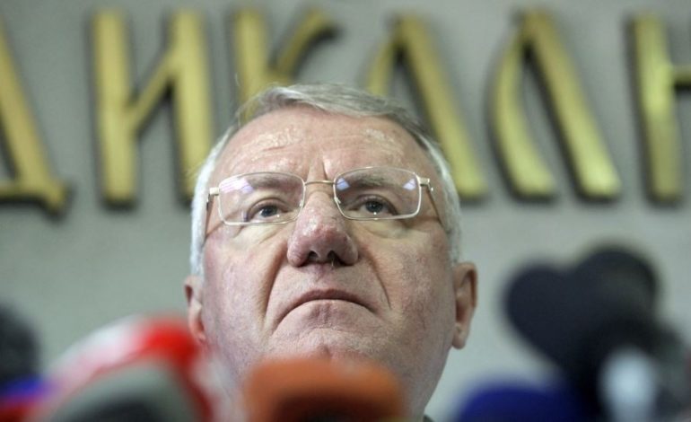 Çmendet Sheshel: Të gjithë shqiptarët janë bastardë, në sfond Xhaka