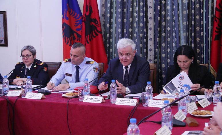 Policia në KËMBË gjatë sezonit turistik/ Xhafaj dhe Veliu japin mesazhet e forta nga qyteti i Durrësit