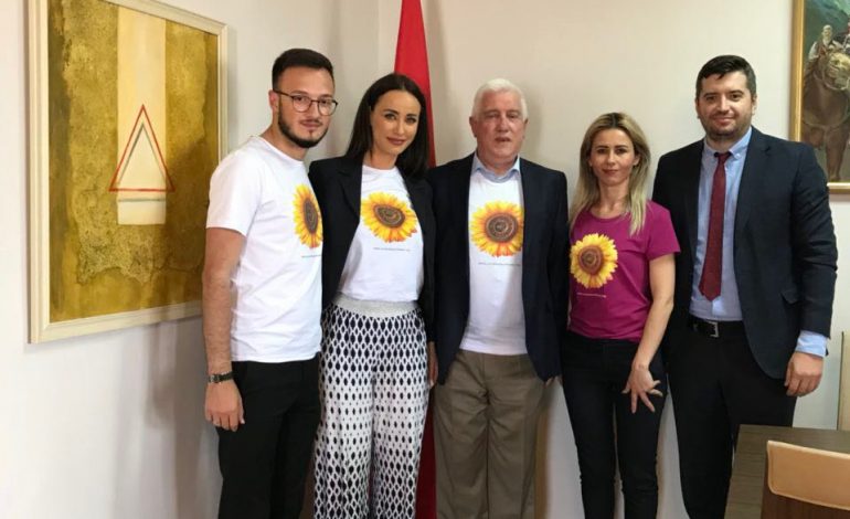 (FOTOT) Ambasada shqiptare në Shkup, pjesë e nismës së rrallë/ Bamirësi për fëmijët në nevojë