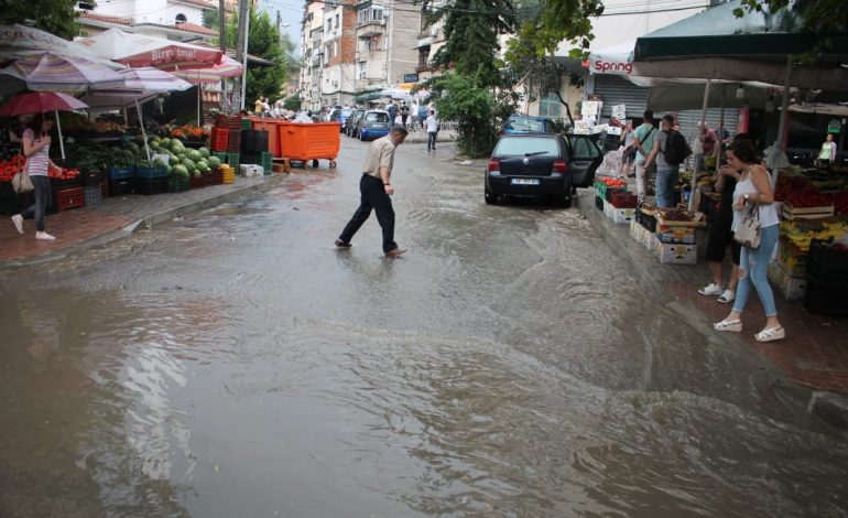 Sinoptikania e njohur zbulon të vërtetën tronditëse: Në Tiranë, brenda një ore ra shi sa mesatarja e një…