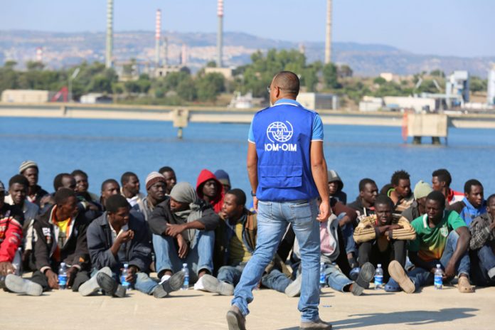 REFUGJATËT/ Greqia dhe Spanja pranojnë të marrin azilkërkuesit që ndodhen në…