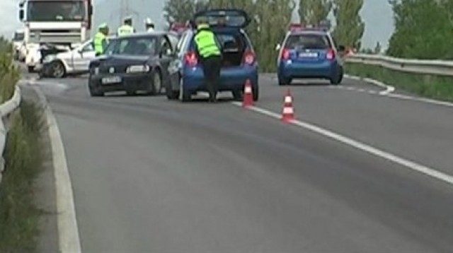 AKSIDENT NË MILOT/ Përplasen DY makina, policia ka…