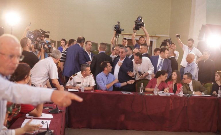 PERPLASJA te Komisioni i Medias/ Veliaj largohet me fjalet: Tirana do fitojë, mbaje mend