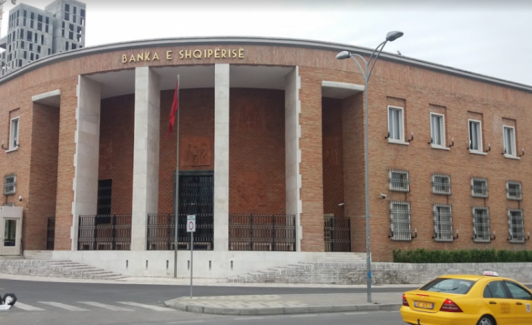 PASTRIMI I PARAVE TE PISTA/ Mbyllen 41 EXCHANGE, ndryshimen në sistemin bankar