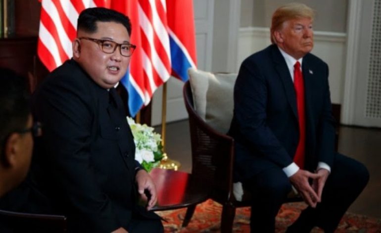 Ja çfarë thanë dy liderët Trump dhe Kim Jong Un për njëri tjetrin para kamerave