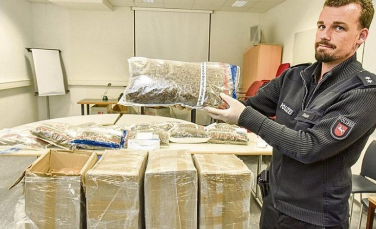 E KISHIN MBUSHUR SHTËPINË ME 900 MIJË EURO DROGË/ Si u KAP banda shqiptare duke…