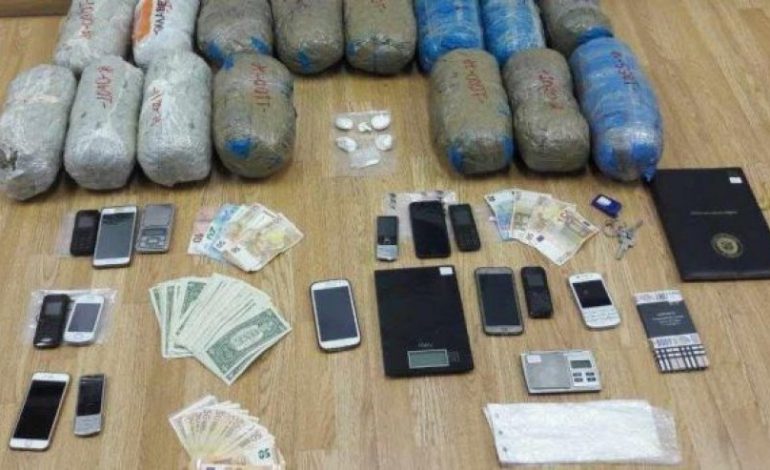 PRODHONIN dhe SHISNIN lëndë narkotike/ Përfundojnë në pranga 5 shtetas, 1 procedohet në gjendje të lirë