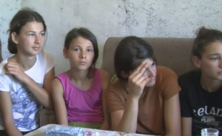 Babai u vrau nënën, fëmijët apelojnë për ndihmë: Ajo vdiq veç për ne… (DETAJET)