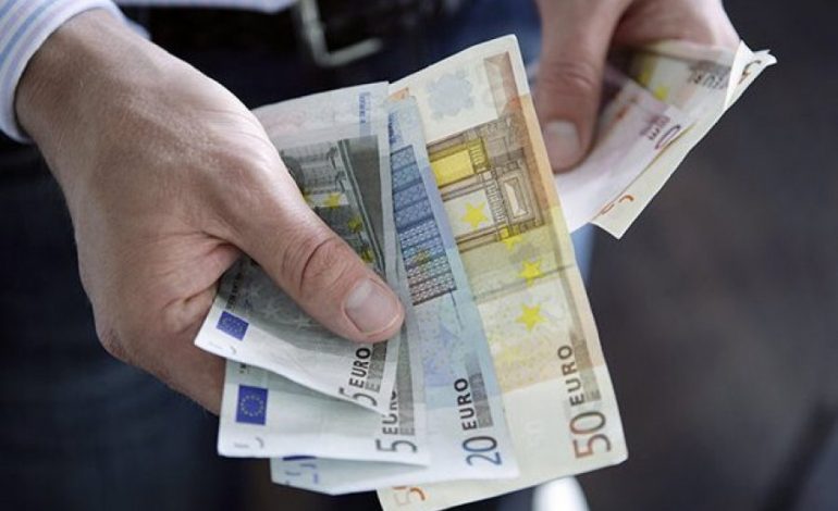 SKEMA E MASHTRIMIT ME PARATË/ Policia u vë PRANGAT kambistëve tek “Dollari”. Kishin FSHEHUR…