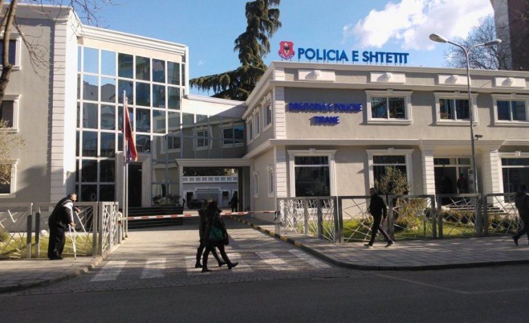 NDODH NË TIRANË/ Nëna RRËMBEN djalin e mitur dhe ikën. Bashkëshorti e çon në…