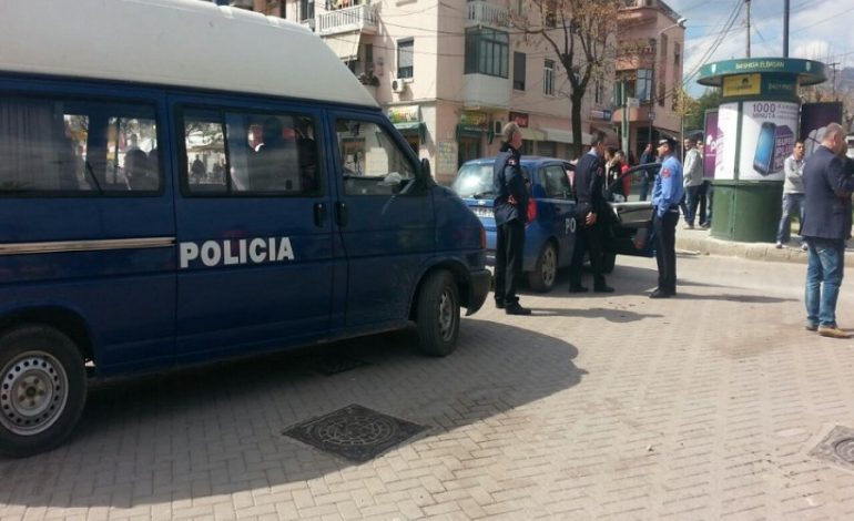 Të dehur dhe pa patentë/ Përfundojnë në prangat e policisë tre shtetas nga Berati (EMRAT)