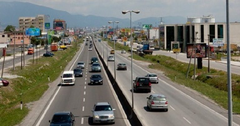 Gati për fundjavën? Mësoni se kur do të hapet aksi rrugor Tiranë-Durrës
