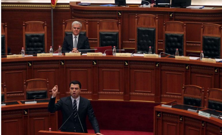 3.4 MILIONË EUROT/ Xhafaj paralajmëron Bashën: Ti bëj kujdes! Po shkel në dërrasë të kalbur…