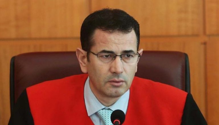“VETTINGU”/ Kryetari i Gjykatës Kushtetuese Bashkim Dedja, RIKONFIRMOHET në detyrë. Reagon avokati: Relatorja…