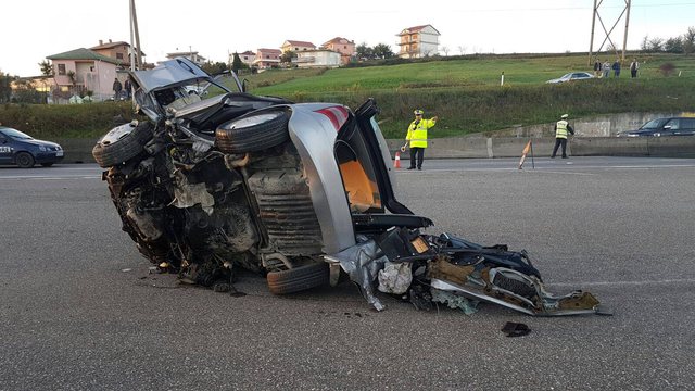 AKSIDENT I RËNDË NË SHKODËR/ Motori PËRPLASET me “Benz”-in. Në gjendje të rëndë…