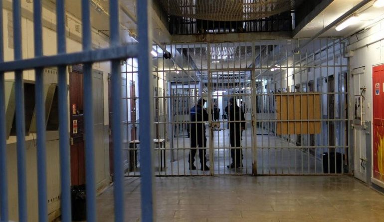 SI NË FILMA/ Burgoset në Francë, shqiptari kërkon lirinë: Më keni ngatërruar me VËLLAIN tim…