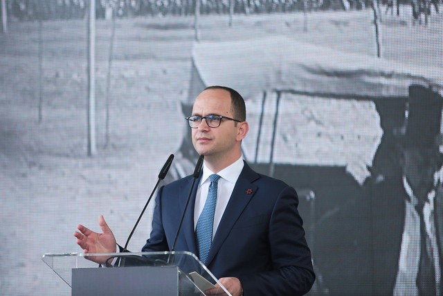 “GJERMANIA PRO NEGOCIATAVE”/ Bushati: Falenderojmë Merkel, aktrimi i opozitës përpjekje e PAFAT