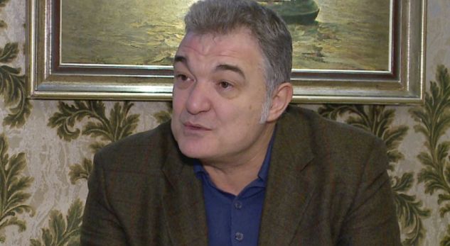 Gjata “SULMON” ambasadorin, mbron ish kryeprokurorin: Llalla po vuan pasojat e përplasjes me Donald Lu!
