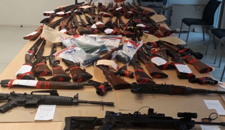 ARSENAL ARMËSH/ Zyrtari francez punon për MAFIAN SHQIPTARE. Dyshohet se ai…