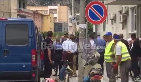 MBANTE PENG DJALIN/ Pasi u LA në BURG, ja momenti kur babai del nga gjykata duke… (VIDEO)