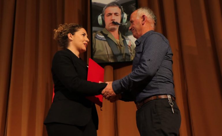 Dibra nderon kapitenin e FA, Xhaçka: Mirënjohje për sakrificën e çdo efektivi në uniformë