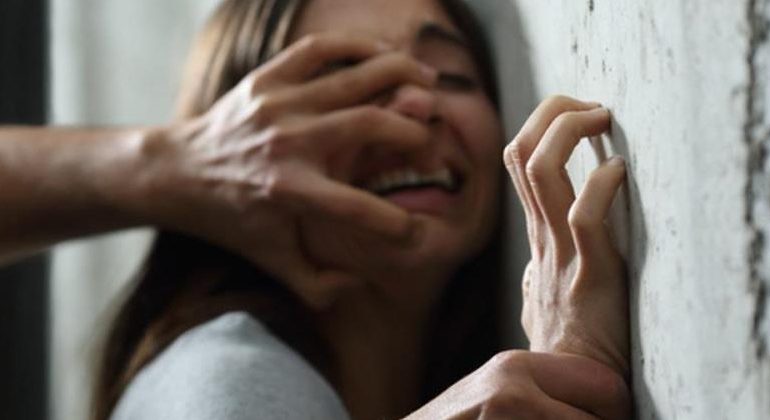 NUK NDALET DHUNA/ E rrihte GRUAN 28 vjeçare pa ndalim. 37 vjeçari e PËSON kur…