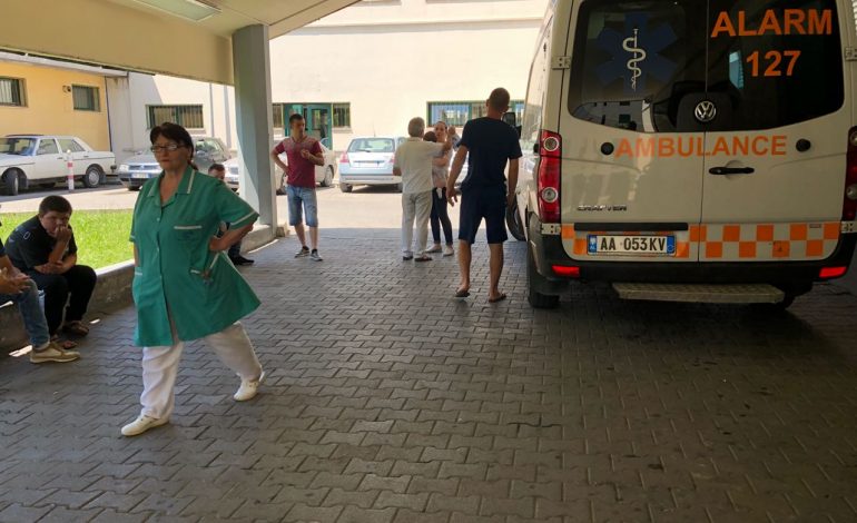 E RËNDË NË DURRËS/ Hidhet nga kati I TRETË 19 vjeçari. Dyshohet se ai…