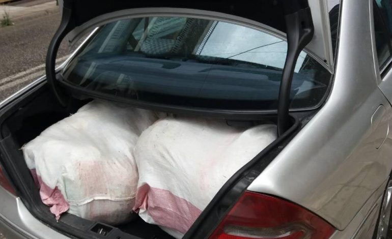Arrestohen dy shqiptar në Greqi/ Policia iu gjet 40 KG DROGE. Marrësit e “MALLIT” nuk… (FOTO)