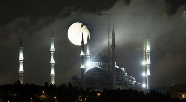 Ja si duket xhamia gjigante që po ndërton Erdogan në mes të Stambollit