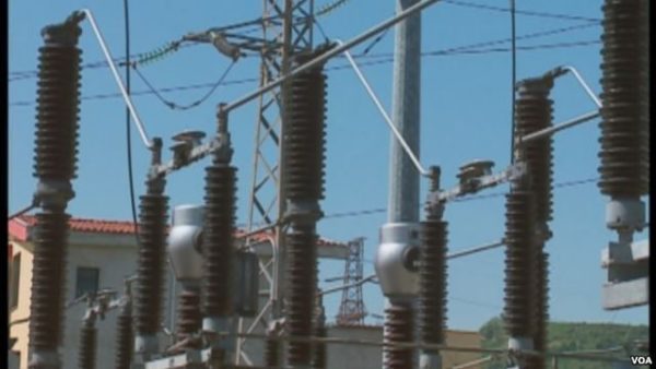 SHKËPUTJA E ENERGJISË ELEKRIKE/ OSHEE: Orikumi mbeti pa drita për faj të bizneseve